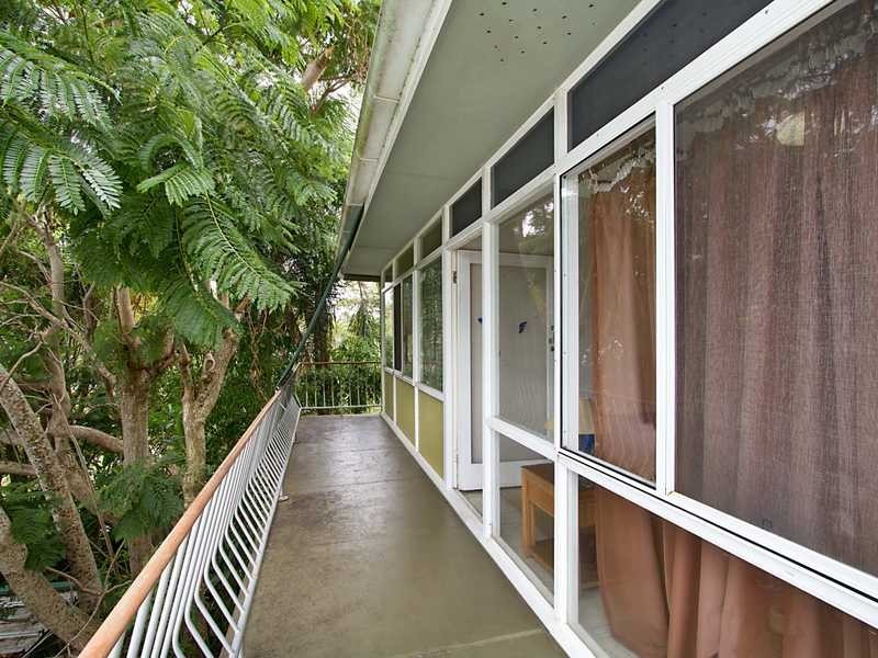 33 Ballow Street, Coolangatta QLD 4225