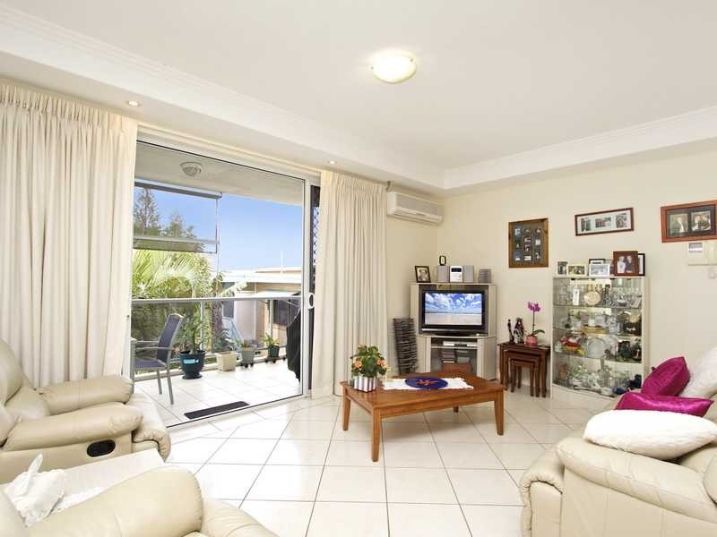 4/224 Pacific Parade, Bilinga QLD 4225