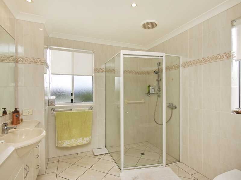 4/224 Pacific Parade, Bilinga QLD 4225