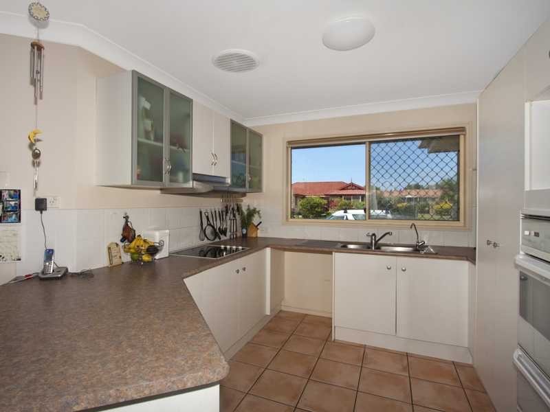 72 Avondale Dr, Banora Point NSW 2486