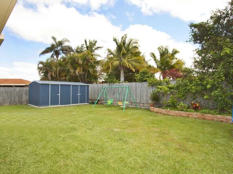 72 Avondale Dr, Banora Point NSW 2486