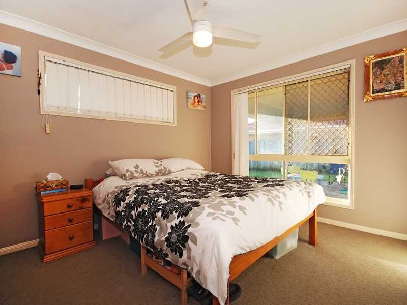 72 Avondale Dr, Banora Point NSW 2486