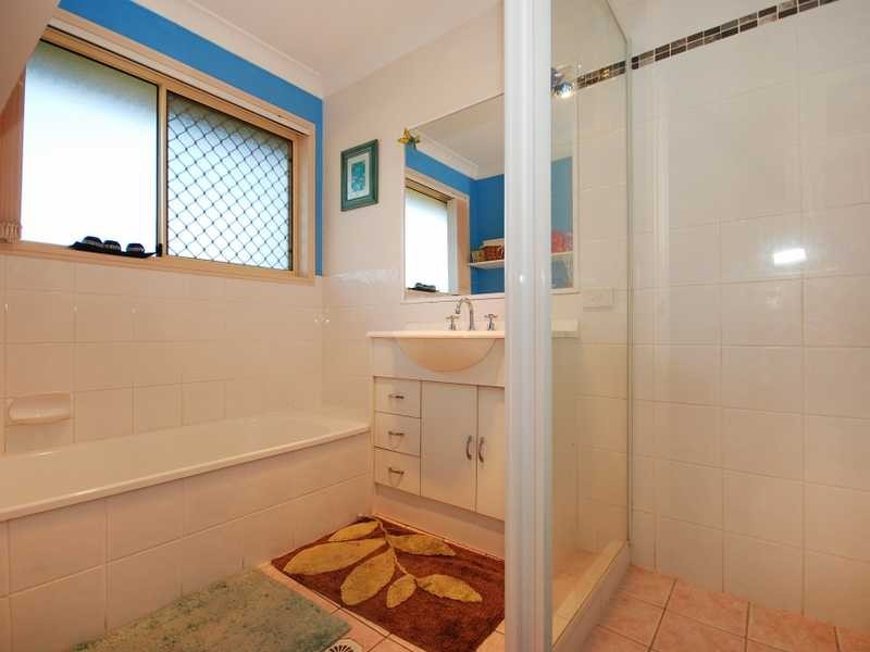 72 Avondale Dr, Banora Point NSW 2486