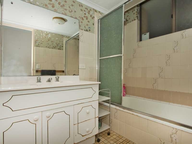 Unit/13-22 Marine Parade, Coolangatta QLD 4225