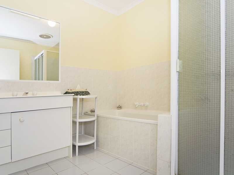 2/6 Covent Gardens Way, Banora Point NSW 2486