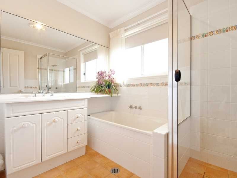 3 Magnolia Crescent, Banora Point NSW 2486