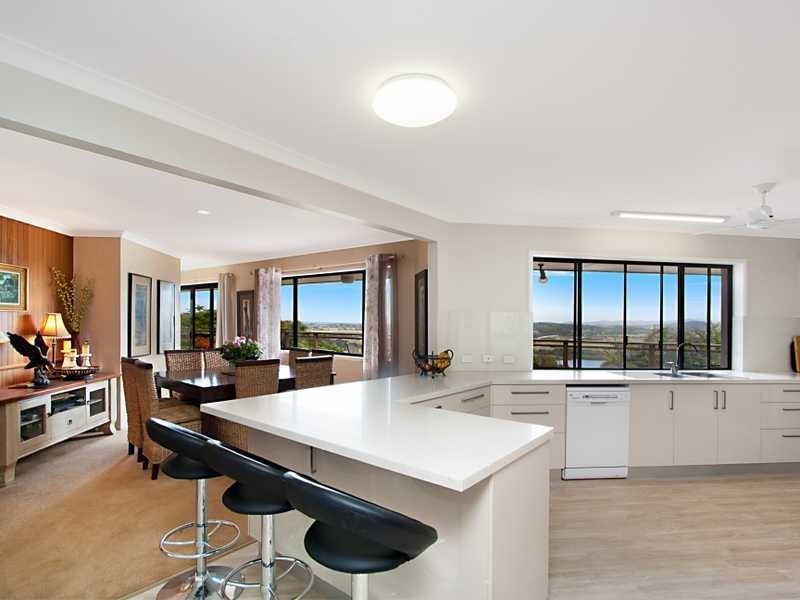 8 The Parapet, Banora Point NSW 2486