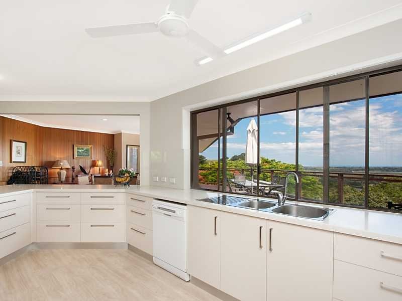 8 The Parapet, Banora Point NSW 2486