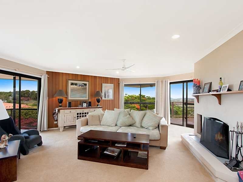 8 The Parapet, Banora Point NSW 2486