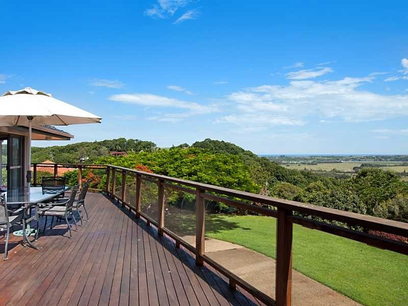 8 The Parapet, Banora Point NSW 2486