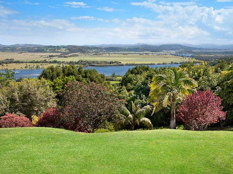 8 The Parapet, Banora Point NSW 2486