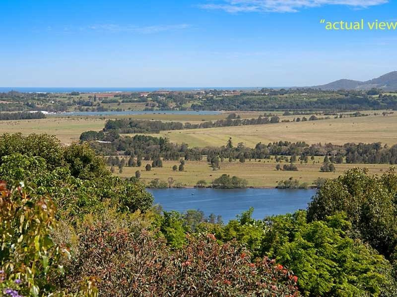 8 The Parapet, Banora Point NSW 2486