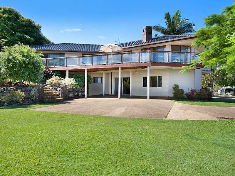 8 The Parapet, Banora Point NSW 2486
