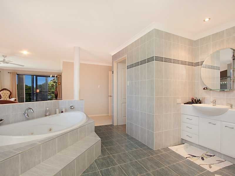 32 Daintree Close, Banora Point NSW 2486