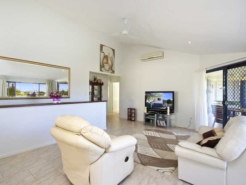 2/2 Daintree Close, Banora Point NSW 2486