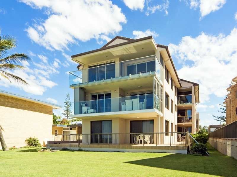 Unit/2/271 Golden Four Drive, Bilinga QLD 4225