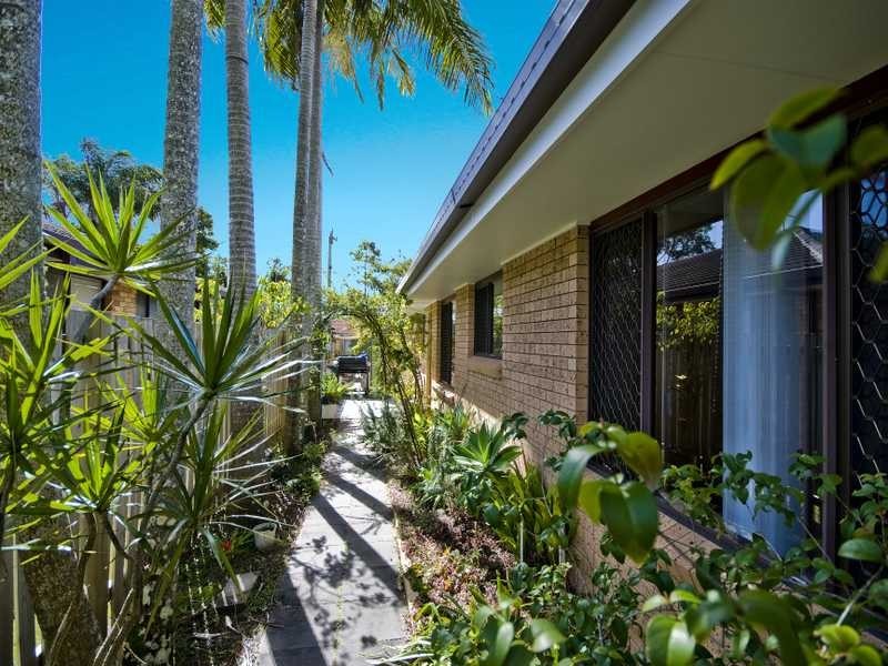 2/30 The Lakes Drive, Tweed Heads West NSW 2485