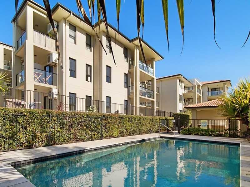 2/111-113 Golden Four Drive, Bilinga QLD 4225