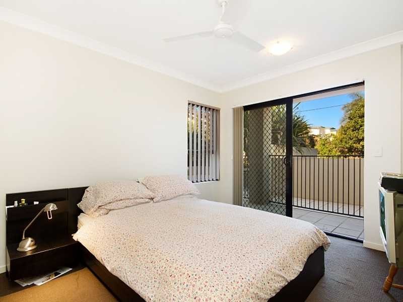 2/111-113 Golden Four Drive, Bilinga QLD 4225