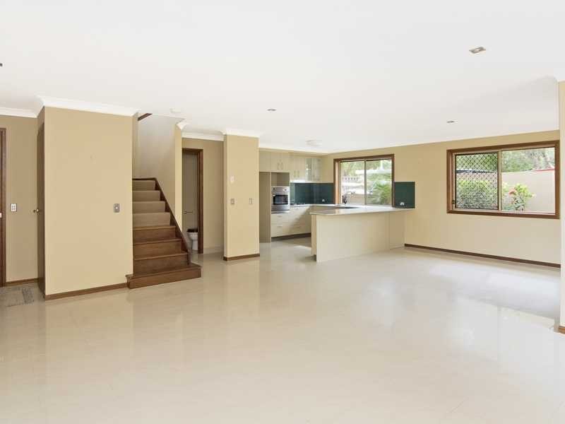 8B Gala Grove, Kirra QLD 4225