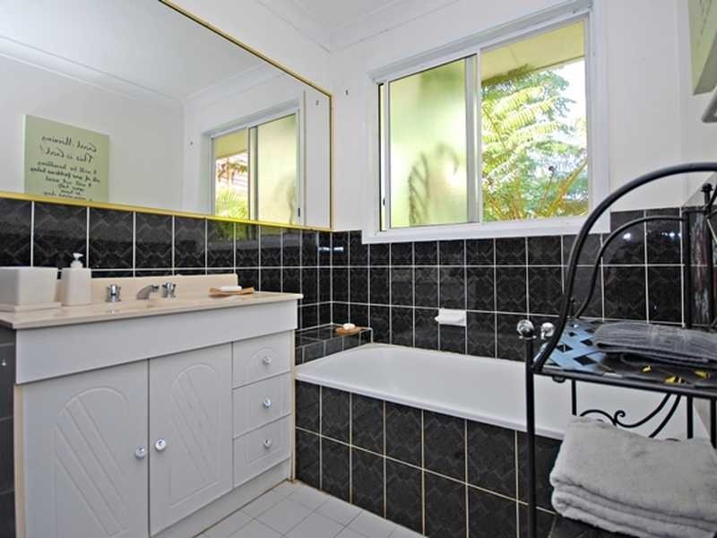 32 Peninsula Drive, Bilambil Heights NSW 2486