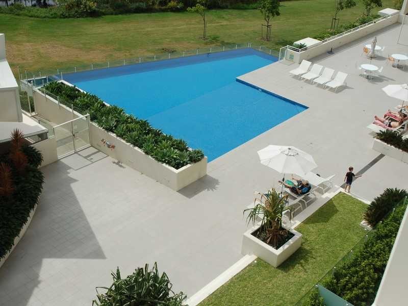 304/2 Creek Street, Kirra QLD 4225