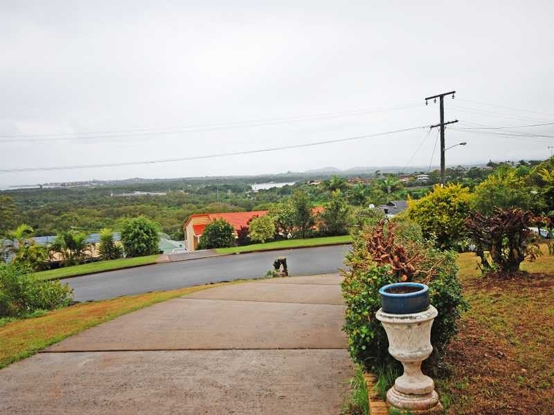 5 Bione Avenue, Banora Point NSW 2486