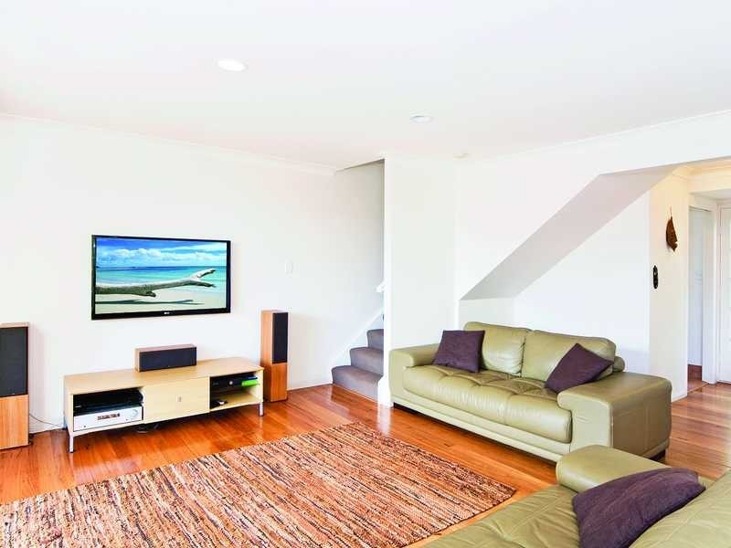 1/ 34 Miles Street, Kirra QLD 4225