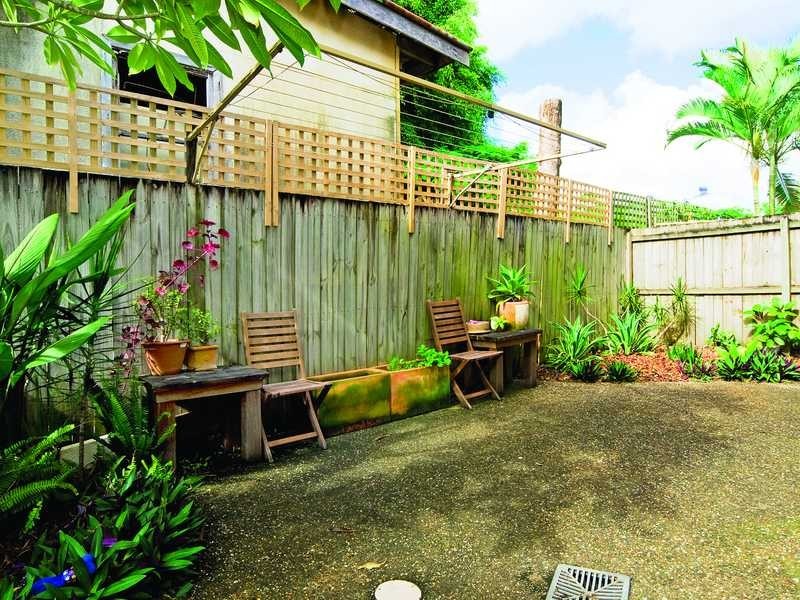 1/ 34 Miles Street, Kirra QLD 4225