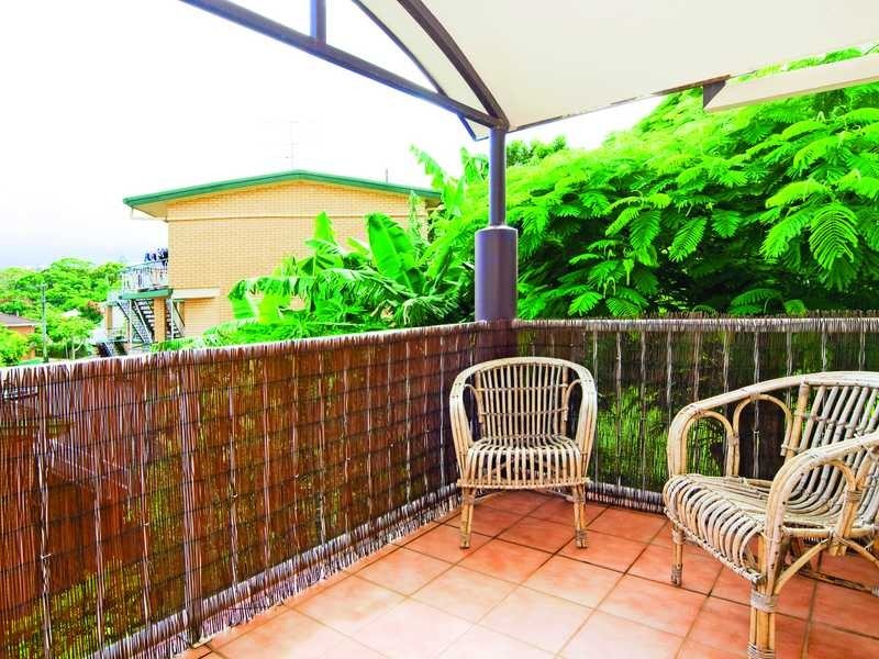1/ 34 Miles Street, Kirra QLD 4225