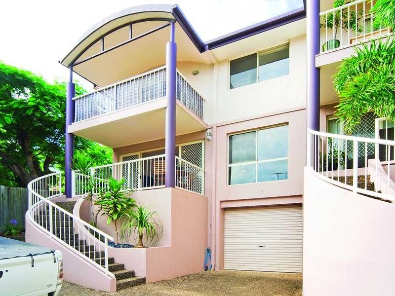 1/ 34 Miles Street, Kirra QLD 4225