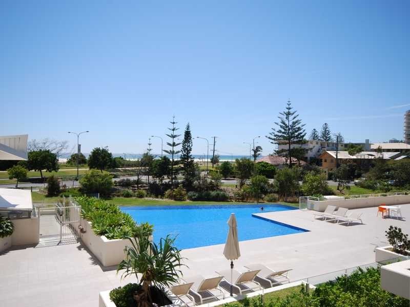 2/2-4 Creek Street, Kirra QLD 4225