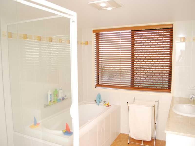 7 Comenara Crescent, Banora Point NSW 2486