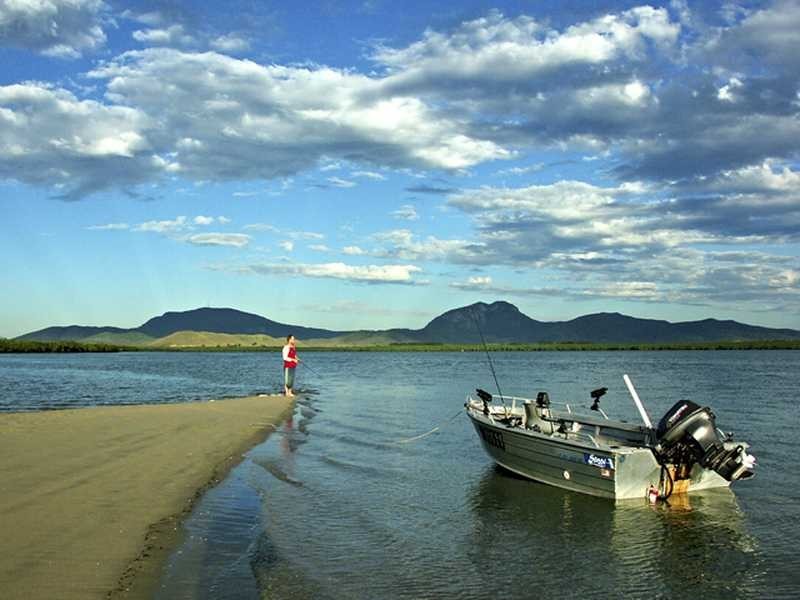 8 Shoal Point Road, Bucasia QLD 4750