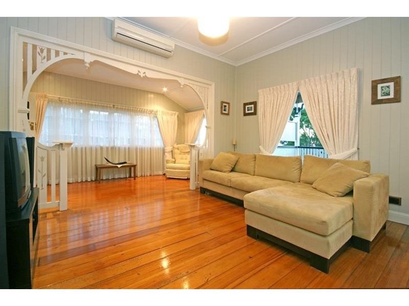 9 Jones St, Red Hill QLD 4059