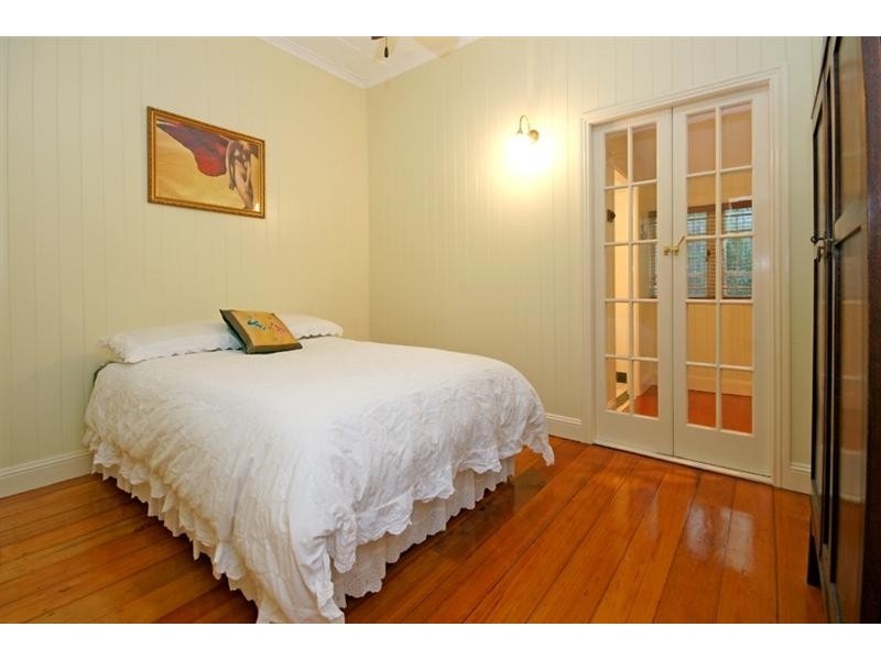 9 Jones St, Red Hill QLD 4059