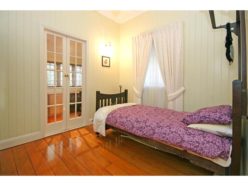 9 Jones St, Red Hill QLD 4059