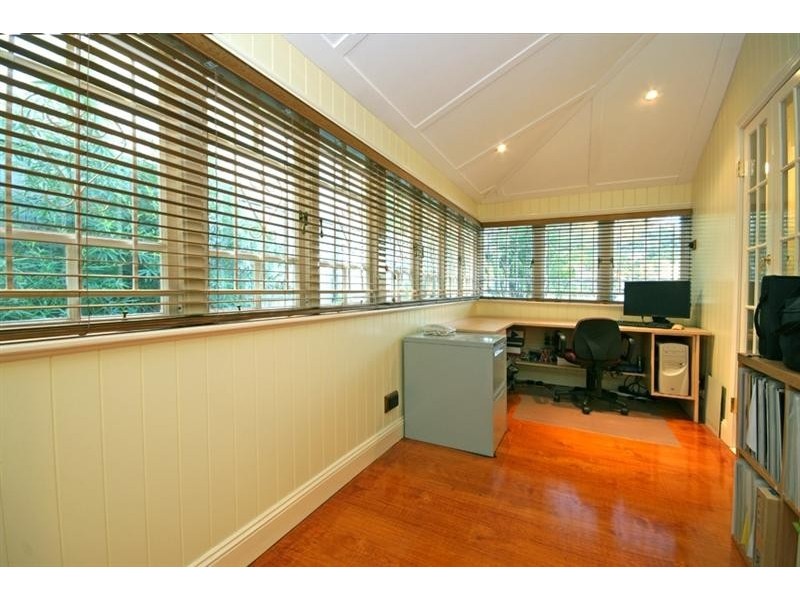 9 Jones St, Red Hill QLD 4059