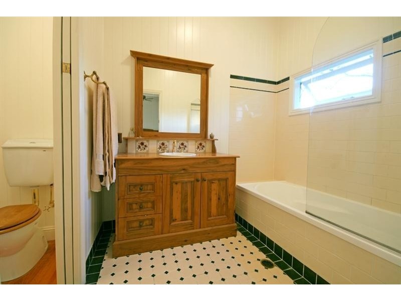 9 Jones St, Red Hill QLD 4059