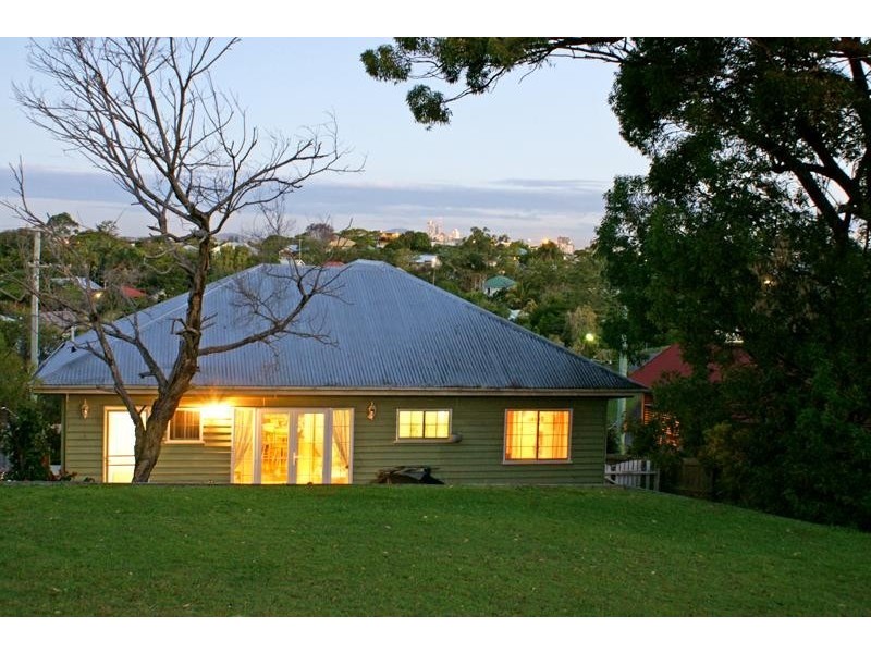 32 Dorrigo St, Stafford Heights QLD 4053