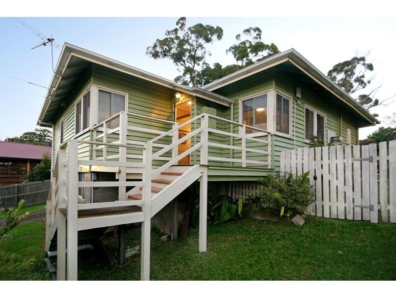 32 Dorrigo St, Stafford Heights QLD 4053