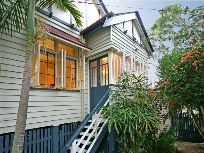 8 Scott St, Red Hill QLD 4059