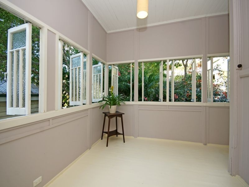 8 Scott St, Red Hill QLD 4059