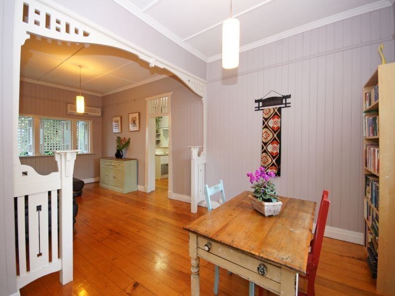 8 Scott St, Red Hill QLD 4059