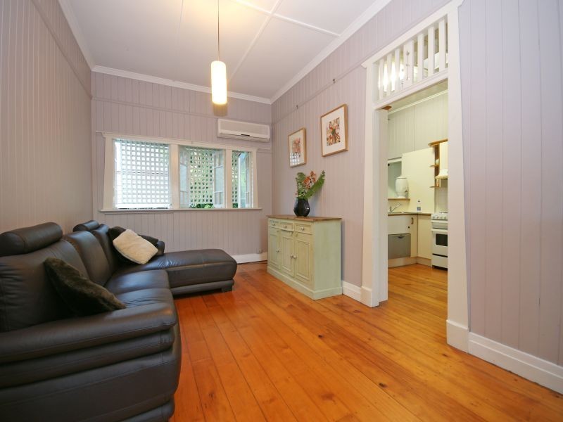 8 Scott St, Red Hill QLD 4059