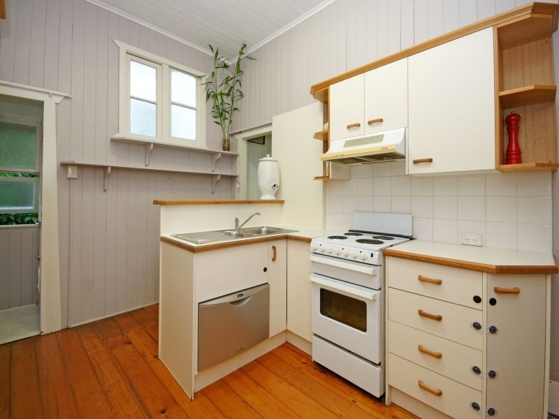 8 Scott St, Red Hill QLD 4059