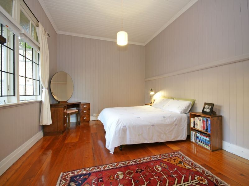 8 Scott St, Red Hill QLD 4059