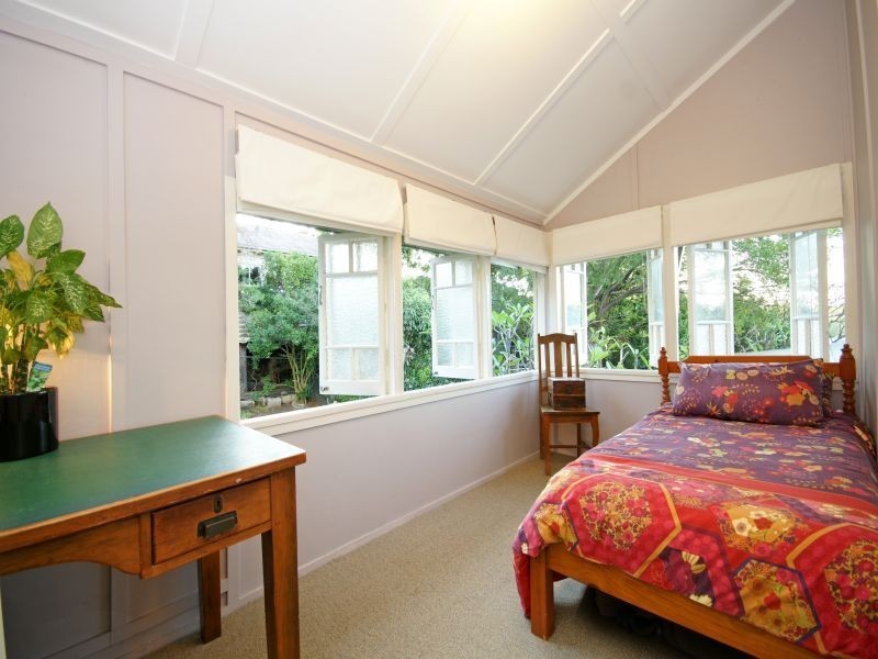 8 Scott St, Red Hill QLD 4059