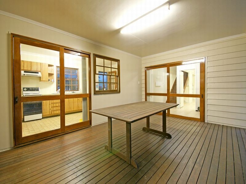 16 Main Street, Samford Village QLD 4520