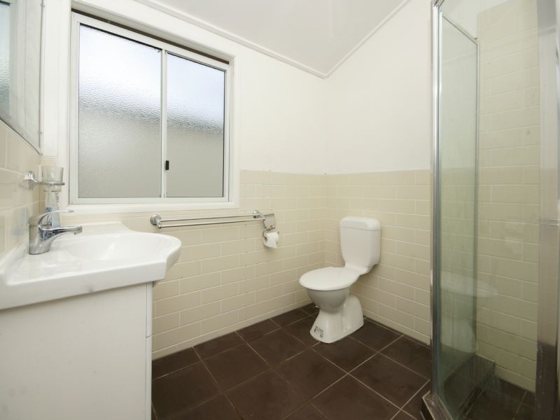 54 William Parade, Fairfield QLD 4103